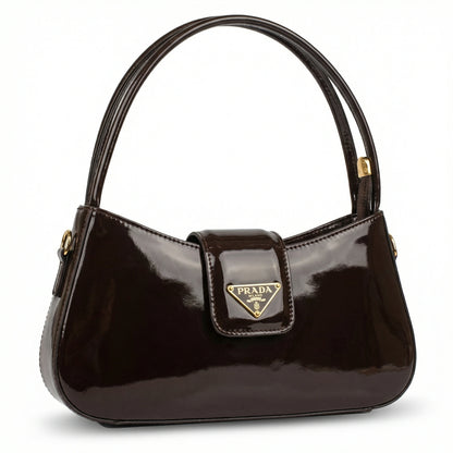Jet — A curved shoulder bag with a smooth finish and small metal detail.