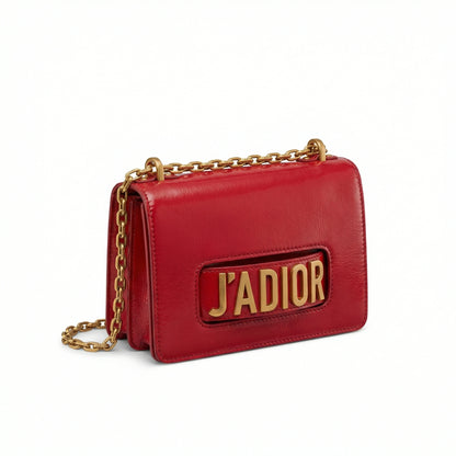 Quartz — A compact flap-style crossbody bag with a chain strap and metal accent.